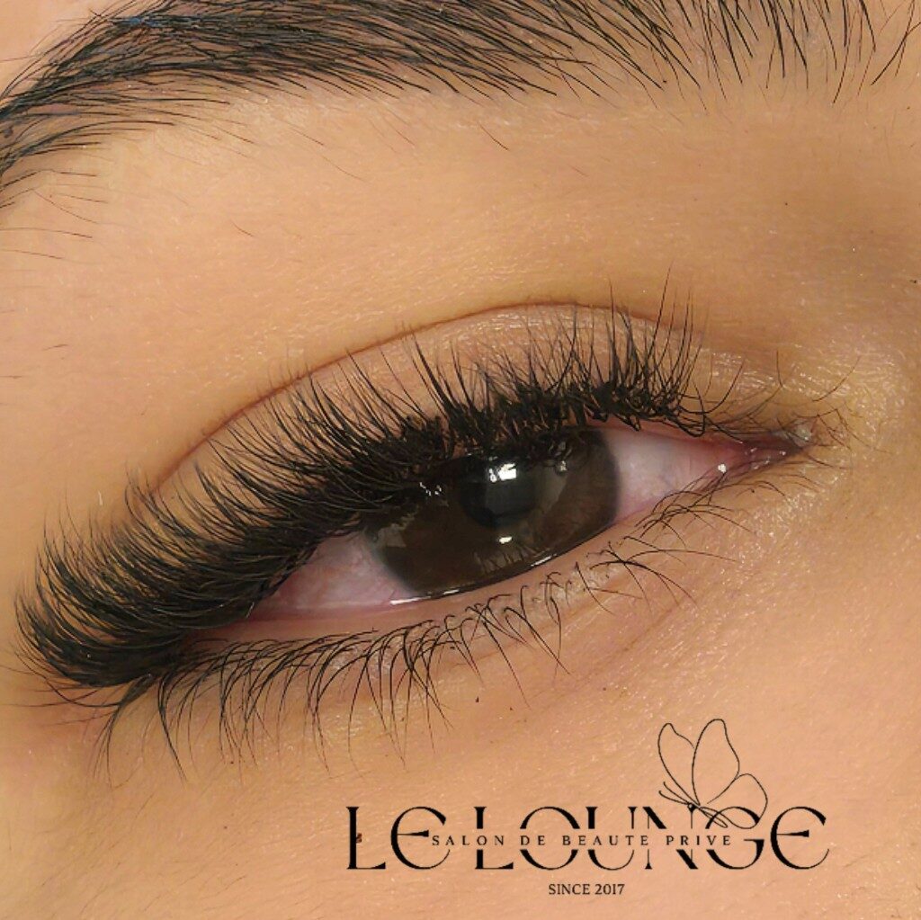 Extension de cils réalisée au Lounge Institut