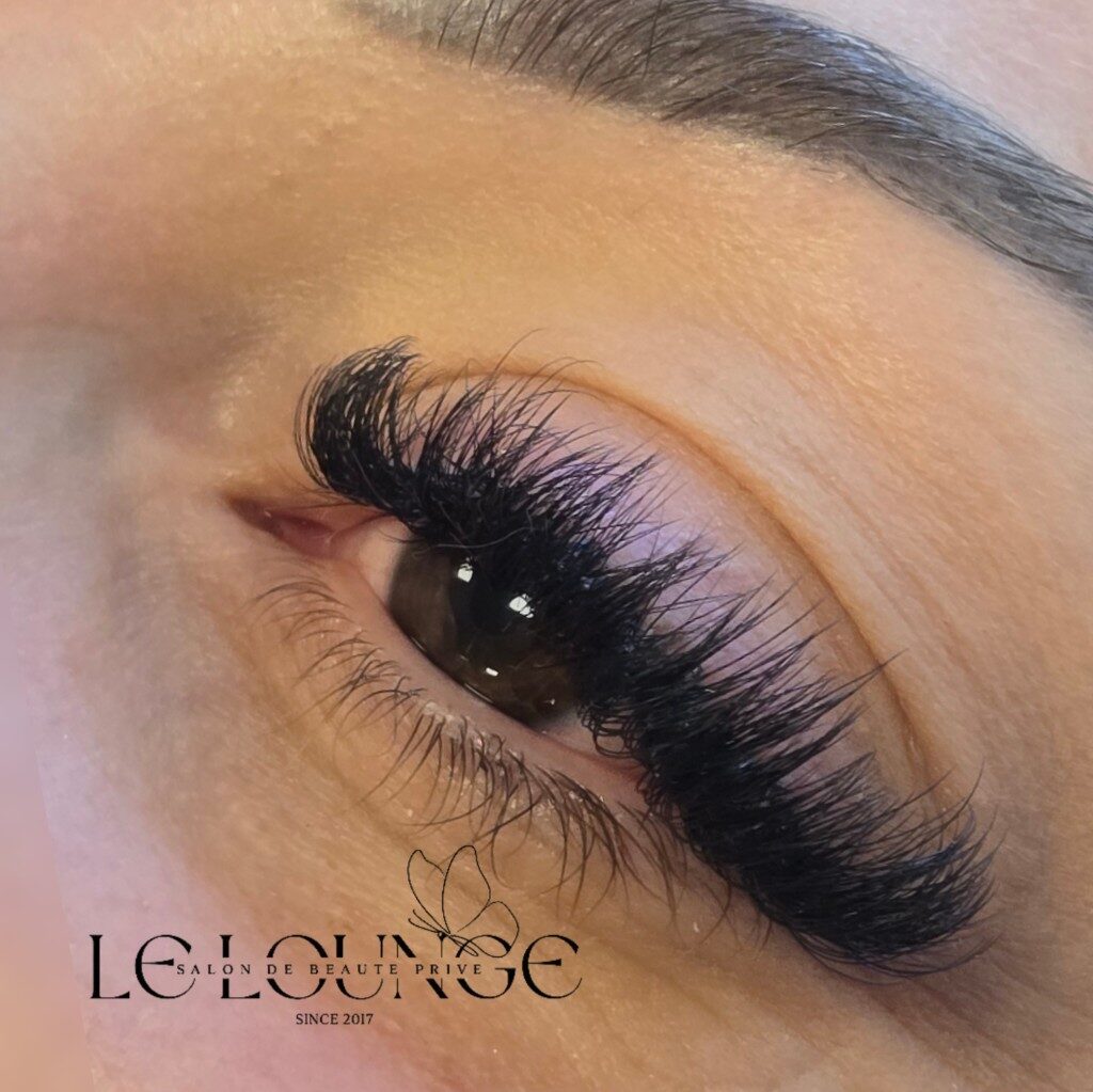 Extensions de cils, salon de beauté privé Le Lounge